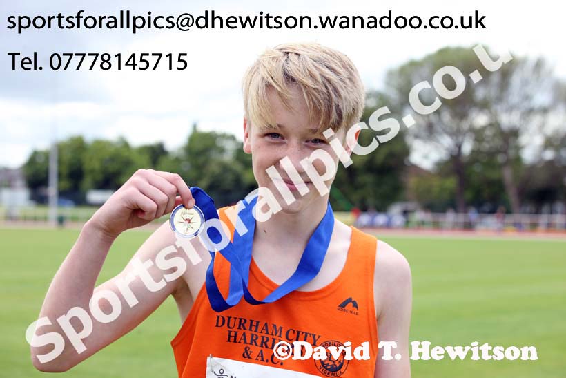 Under-13 boys 800 metres. Photo: David T. Hewitson/Sports for All Pics